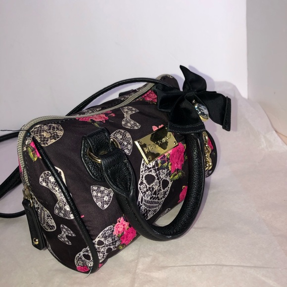 Betsey Johnson Handbags - Betsey Johnson small cross body bag